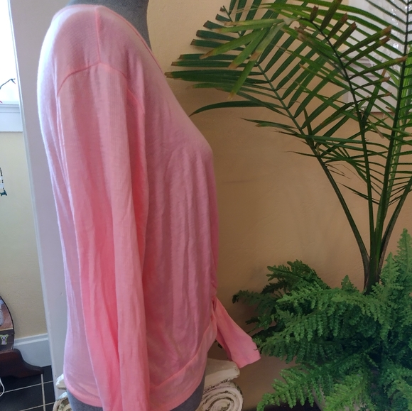 Top with a Twist - Picture 2 of 9